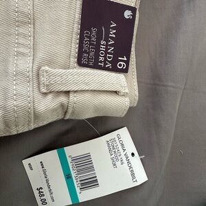 Gloria Vanderbilt Cream Women's Shorts